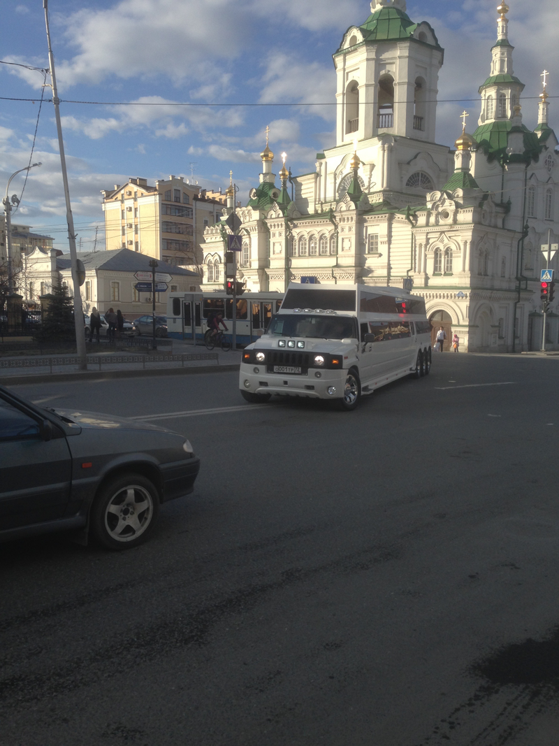 Illustration for article titled Photos I took of cars when I was in Russia